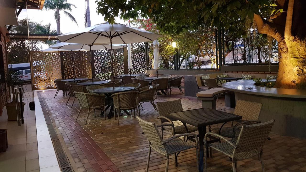Hotel Das Palmeiras Paracatu Exterior photo