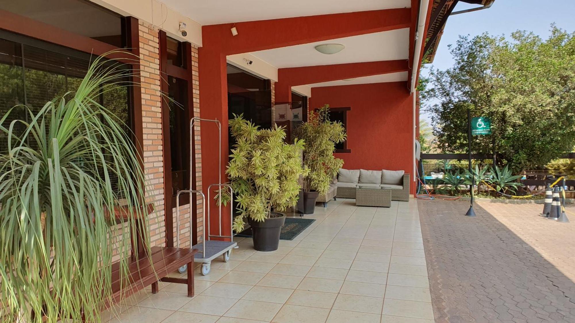 Hotel Das Palmeiras Paracatu Exterior photo