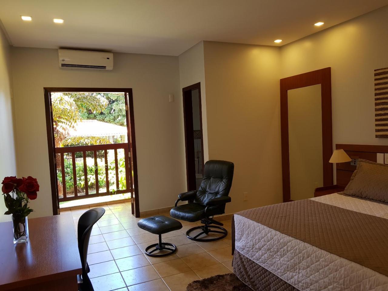 Hotel Das Palmeiras Paracatu Exterior photo